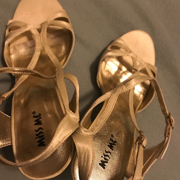 Off white satin strappy heels 👠 7.5 new, no box - Picture 5 of 8